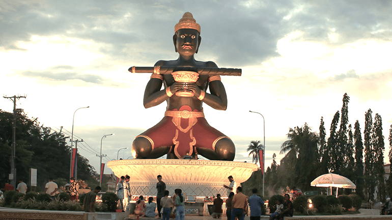 Ta Dumbong Kro Nhong Statue
